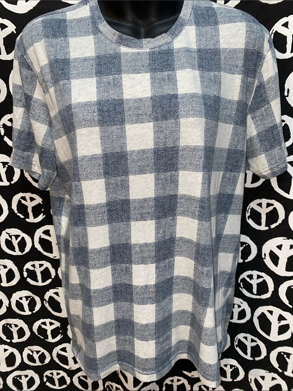 AMERICAN RAG CHECKERED GREY/WHITE TEE SZ M